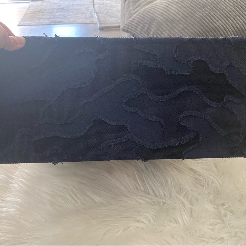 LIKE NEW💯CHRISTIAN DIOR Canvas Embroidered Camouflage Large Book Tote Blue - Picture 5 of 16